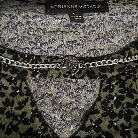 Adrienne Vittandini Shirt Women Size XL Green and Black NWT Silver Chain Detail - Picture 2 of 5